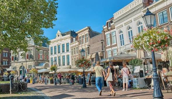 Tesla Taxi Den Haag naar Gouda